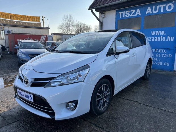 Toyota Verso 1.6 D-4D Executive Skyview [7 szem...